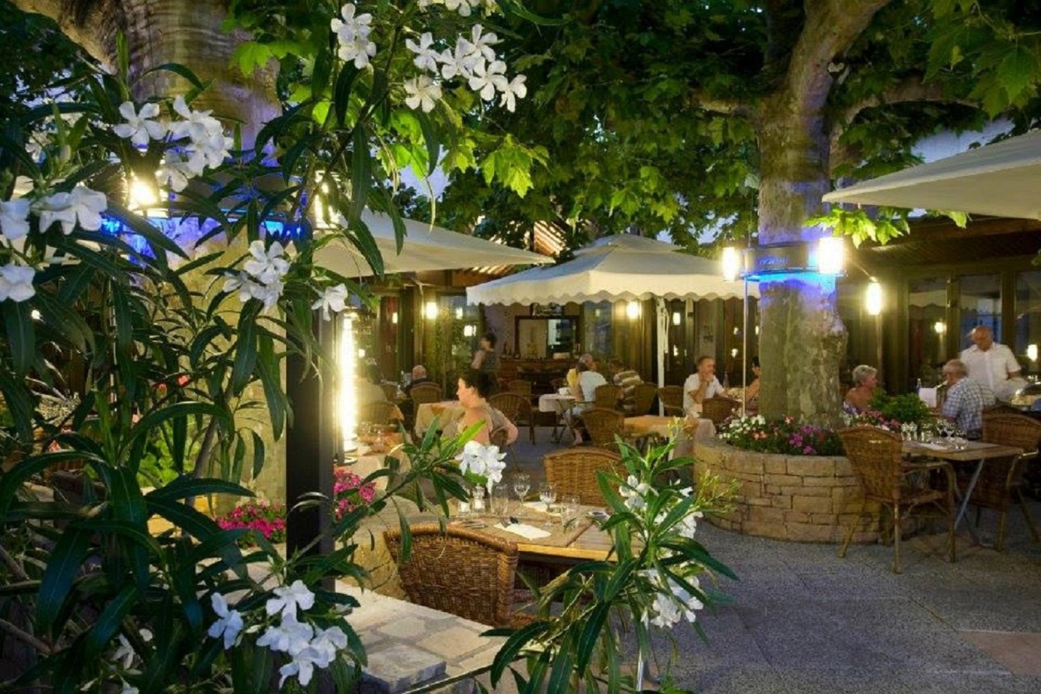 Logis Hotel Tante Yvonne & Son Restaurant Semi-Gastronomique - Lyon Nord Quincieux Dış mekan fotoğraf
