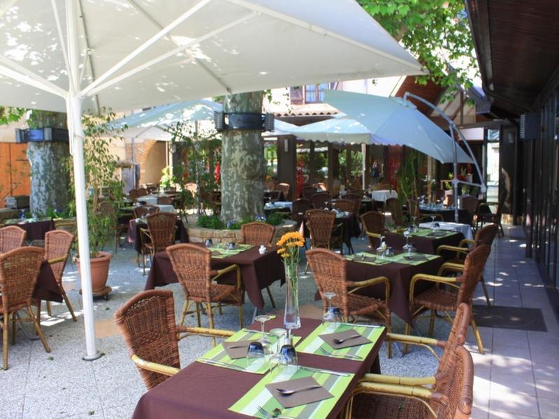 Logis Hotel Tante Yvonne & Son Restaurant Semi-Gastronomique - Lyon Nord Quincieux Dış mekan fotoğraf
