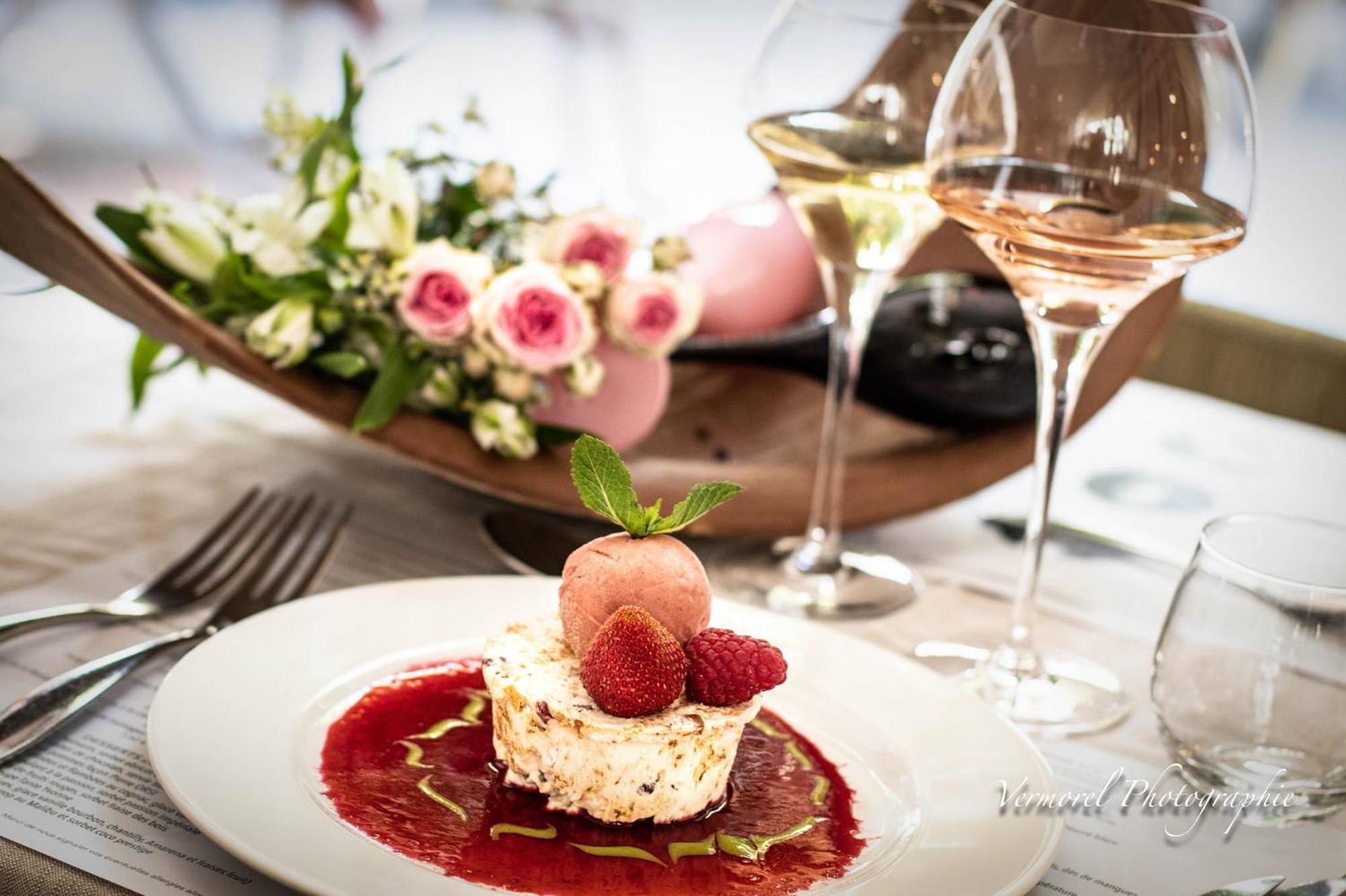 Logis Hotel Tante Yvonne & Son Restaurant Semi-Gastronomique - Lyon Nord Quincieux Dış mekan fotoğraf